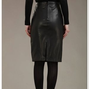 NWT Danier 100% black leather skirt